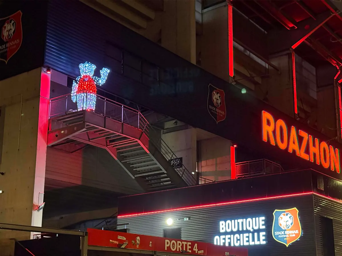 Décor lumineux installé au stade rennais Roazhon Park