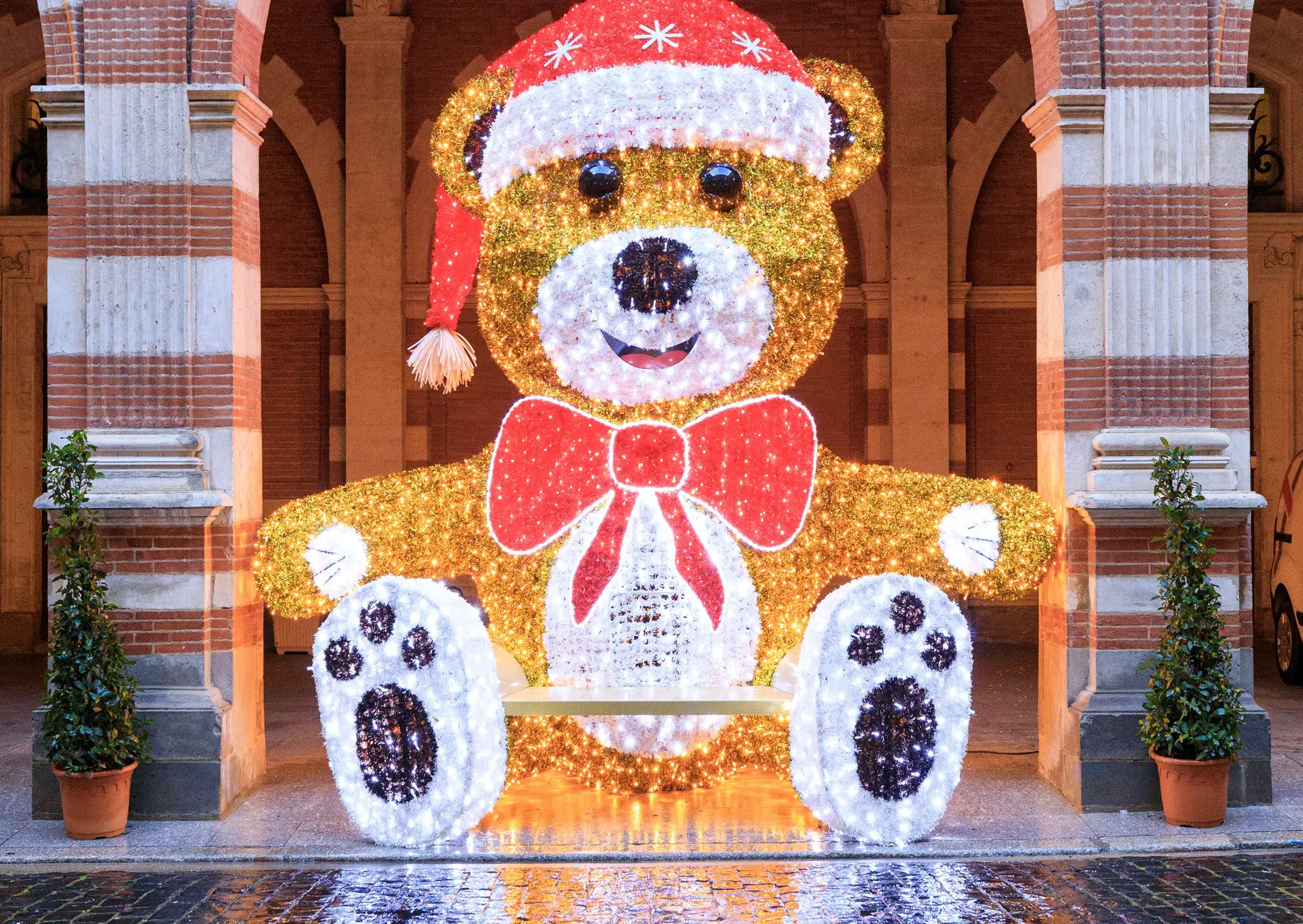 Décor lumineux de Noël en façade